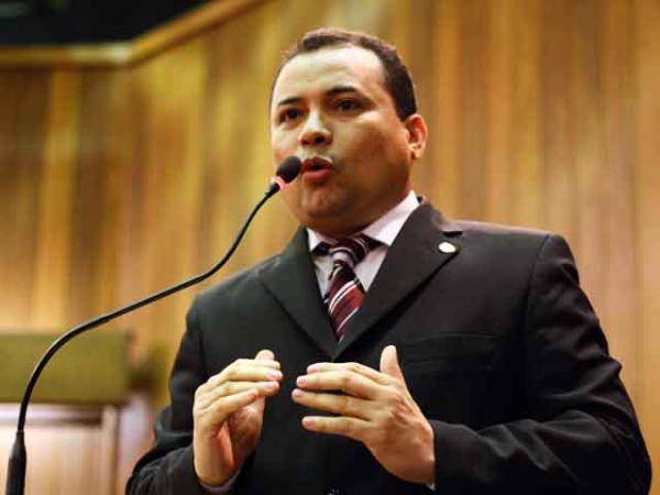 Ciro busca apoio do Solidariedade, mas Evaldo Gomes aguarda contato do Dr. Pessoa